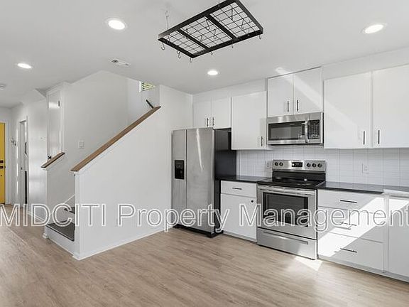 4th image of 1198 Greenhill Dr