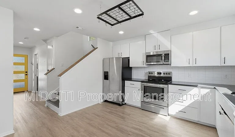 1198 Green Hill Dr — Photo 4