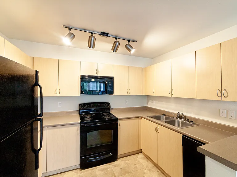Four Lakes Apartment Homes — Photo 41