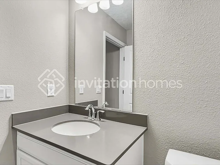667 Cherry Ridge Dr — Photo 1
