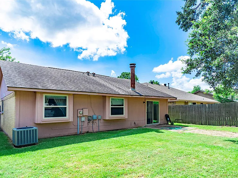 17003 Enchanted Cir W — Photo 24