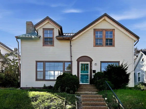 2761 Broadway St, Dubuque, IA 52001