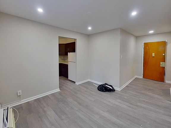 5th image of 2126 Glendale Ave #315