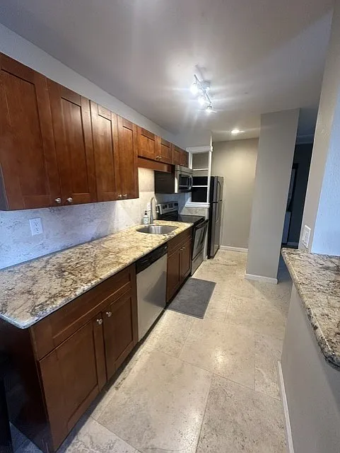 2 bed, 650 sqft, $2,600 — Photo 4