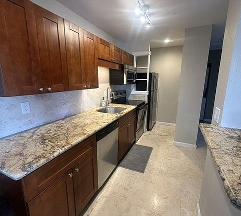 4th image of 480 Kenolio Rd APT 1-203