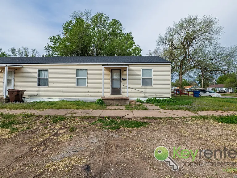 E Whitney Ln Duplex — Photo 17