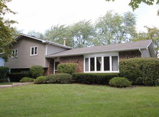450 Northview Ln, Hoffman Estates, IL 60169