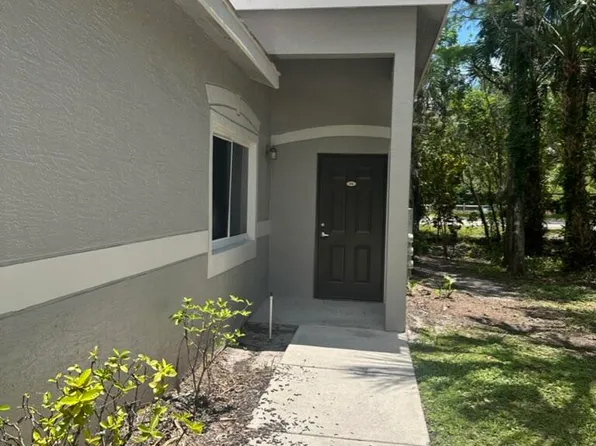220 Crestwood Cir, Royal Palm Beach, FL