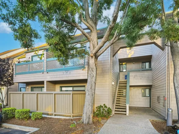 98 Pelican Ln, Redwood City, CA 94065