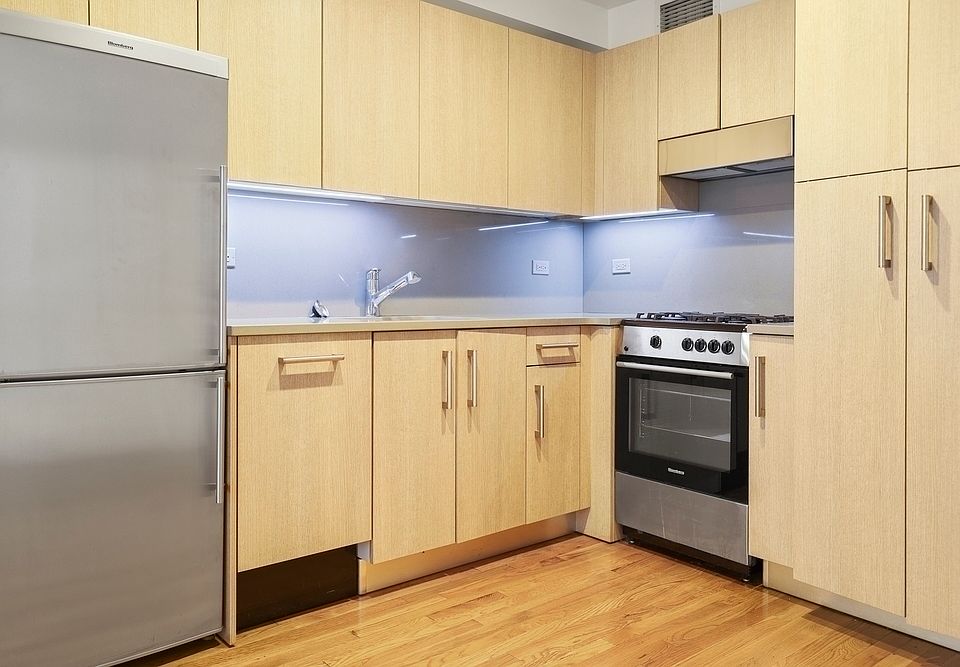 1st image of 101 W 15th St APT 517