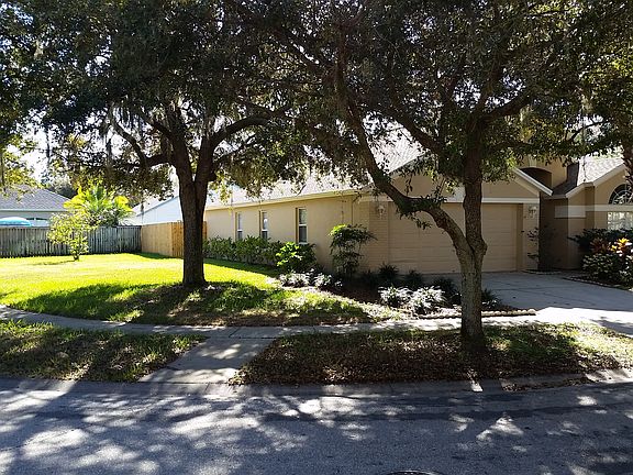 3rd image of 11824 Derbyshire Dr