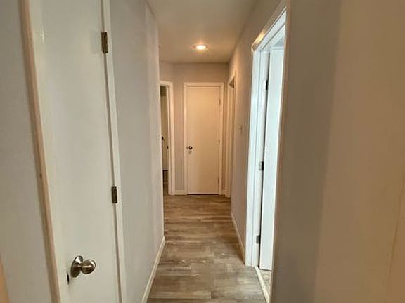 5th image of 1015 E Yager Ln Unit 29