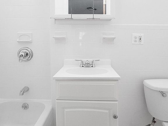 5th image of 305 E 78th St APT 5RW