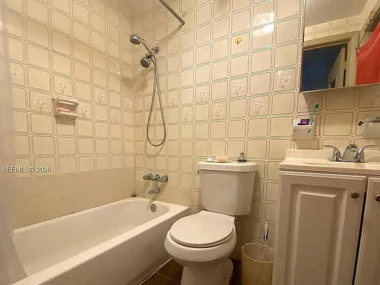3302 SW 10th St #3 — Photo 7