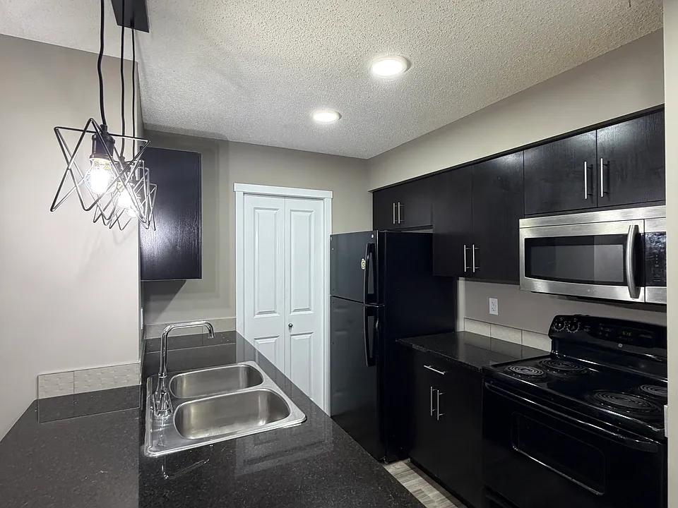 3315 James Mowatt Trl SW #108