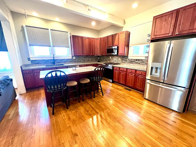 1522 Barron St — Photo 9