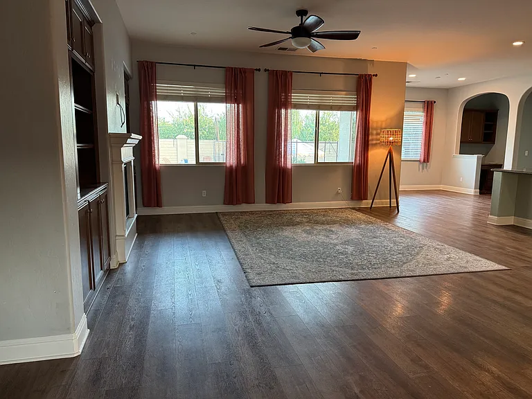 1008 E Skylar Ave — Photo 5