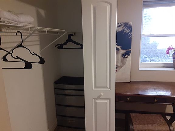 4th image of 3004 N Davlin Ct #B