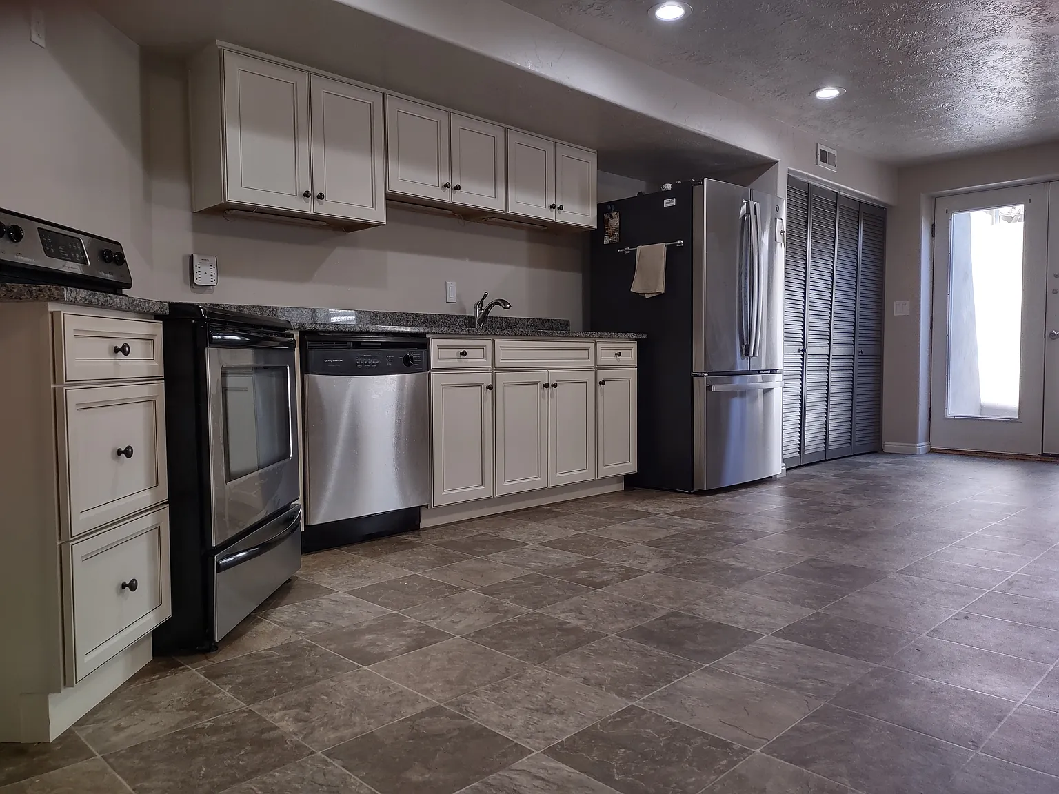 2 bed, 1600 sqft, $1,475 — Photo 2
