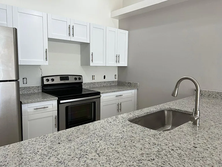 1002 SE 9th Ct — Photo 1