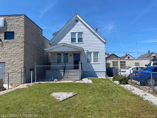 11809 Conant St, Hamtramck, MI 48212