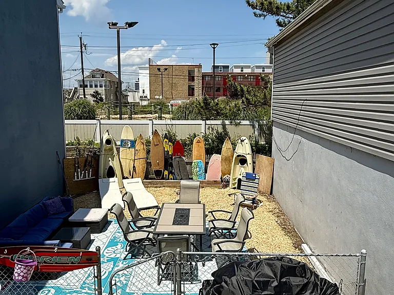 122 Franklin Ave #B — Photo 18