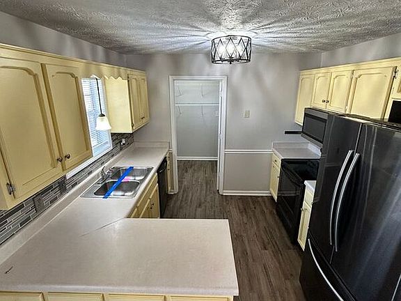 4th image of 309 Oakdale Dr