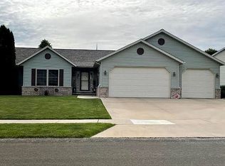 221 Prairie View Dr, Beaver Dam, WI 53916