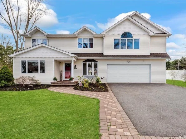 3 Mehan Lane, Dix Hills, NY 11746