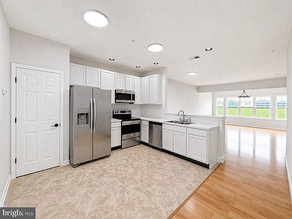 4th image of 9002 Executive Club Dr