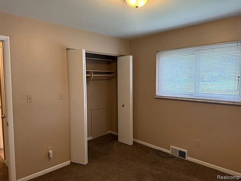982 N Adams Rd #4 — Photo 16