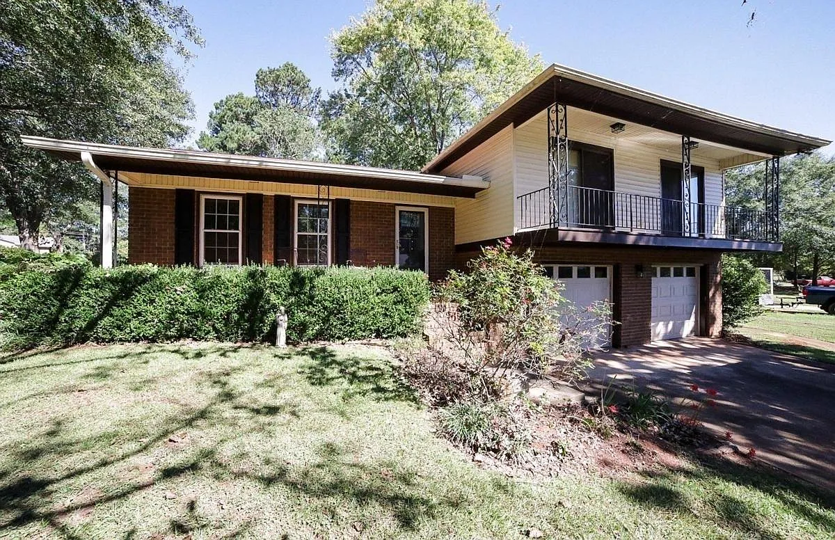 1471 Crooked Creek Rd — Photo 3