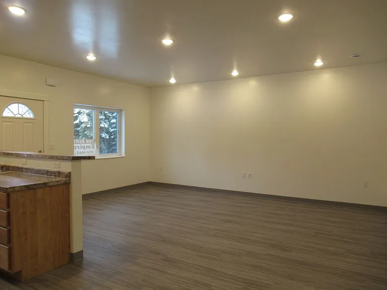 1245 Shane Ct — Photo 2