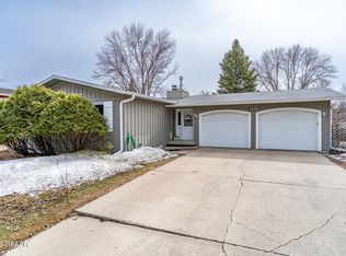 4858 5th Ave N, Grand Forks, ND 58203