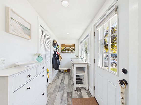 4th image of 3 Hazel St