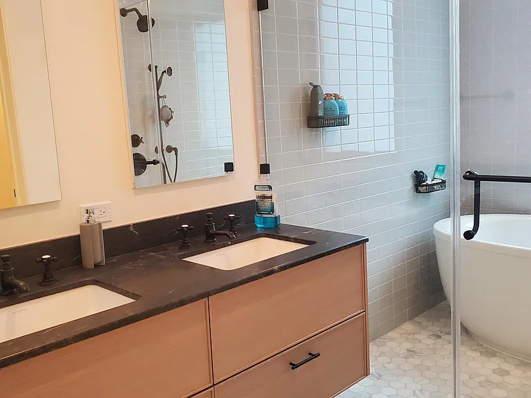 1598 Bay St #300 — Photo 12