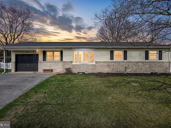 3rd image of 2707 Emig Mill Rd