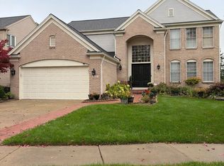 7672 Windgate Cir, West Bloomfield, MI 48323