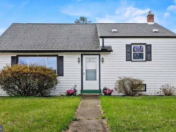 5209 Crestwood Dr, Harrisburg, PA 17109