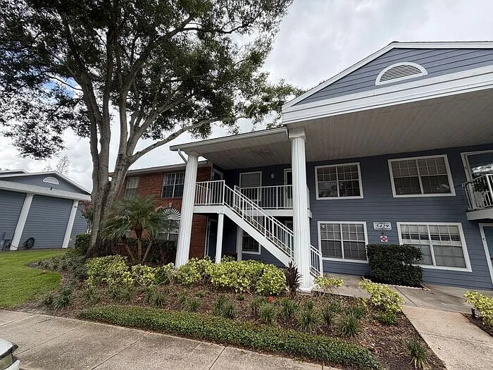 2 bed, 2.0 bath, 919 sqft, $1,595 — Photo 2
