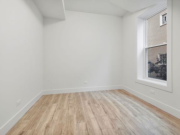 2nd image of 1921 W Summerdale Ave #1F