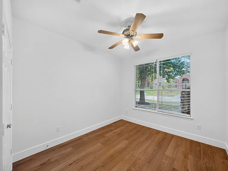 11630 La Grange Dr — Photo 11