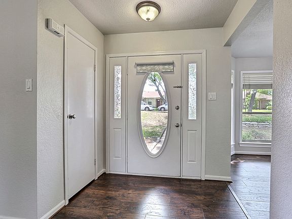 3rd image of 212 Aspenway Dr