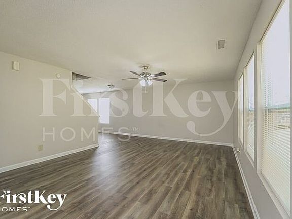 4th image of 7233 Fox Point Dr