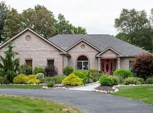 33 Labrie Ln, Holyoke, MA 01040