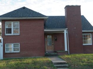 829 Dewey St, Eldorado, IL 62930