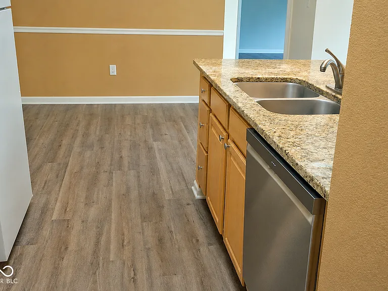 12914 University Cres #2B — Photo 3