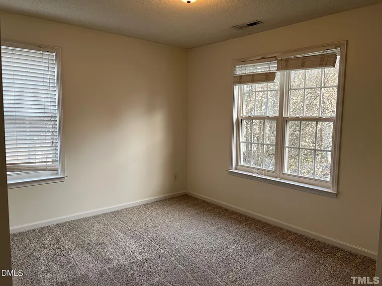 109 Cranwell Ct — Photo 11