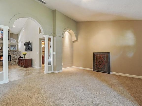 3rd image of 4826 Wingrove Blvd