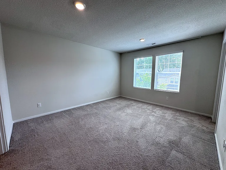 896 N 18th Ave — Photo 14